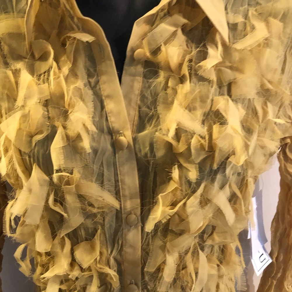 5/$20 DRESS U by SHARON M Gold Crinkle and feathery stretchy blouse - Picture 5 of 10
